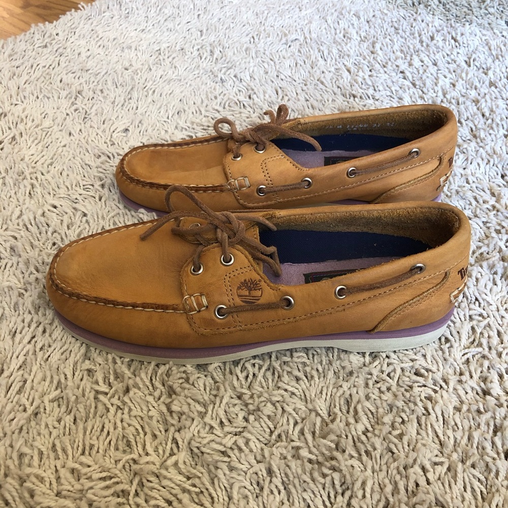 Women’s Timberland classic boat shoe. Tan leather. EUC. Women’s 9.5/Men’s 8